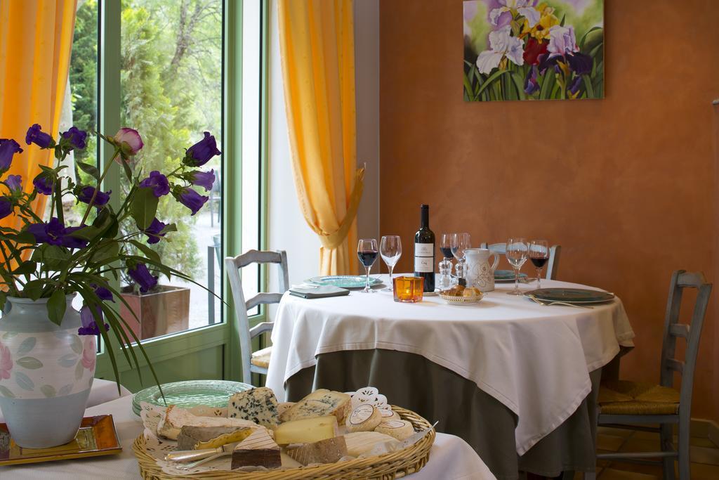 Logis Hotel Restaurant Le Mont Aigoual Meyrueis Exterior foto